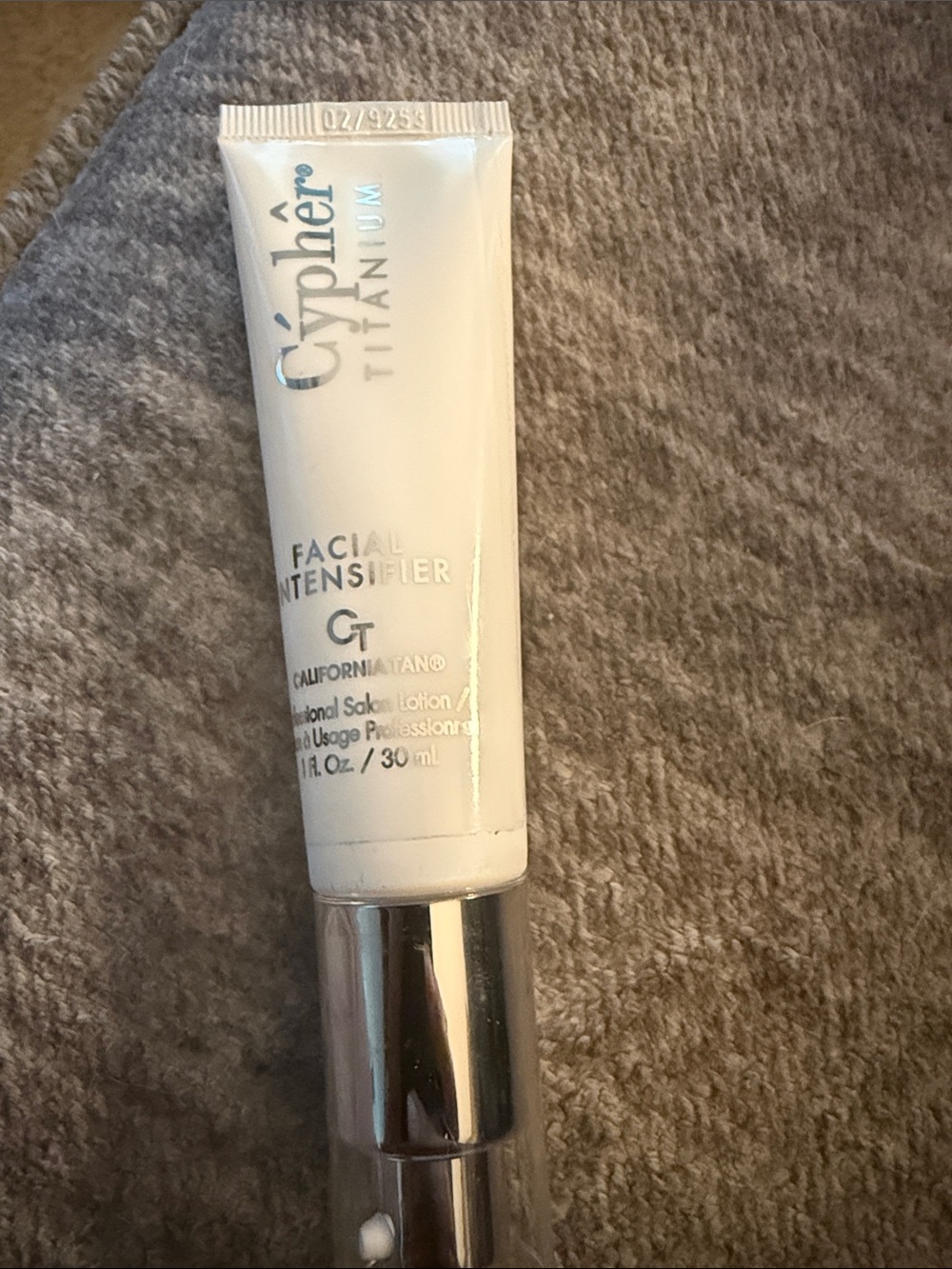 Cypher Titanium Facial Intensifier Primer - White and Silver